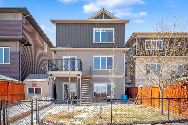 300 Corner Meadows Manor Ne, Home with 6 bedrooms, 5 bathrooms and 4 parking in Calgary AB | Image 4