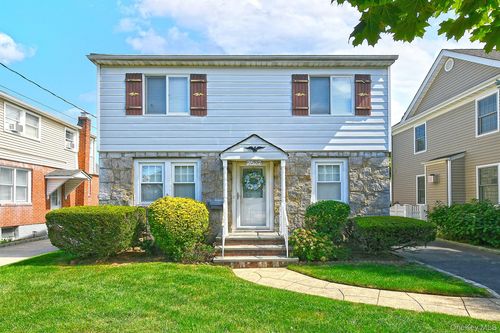 2527 Yorktown St, Oceanside, NY, 11572-2427 | Card Image
