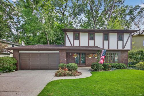 929 Deepwood Dr, Mishawaka, IN, 46544-6746 | Card Image
