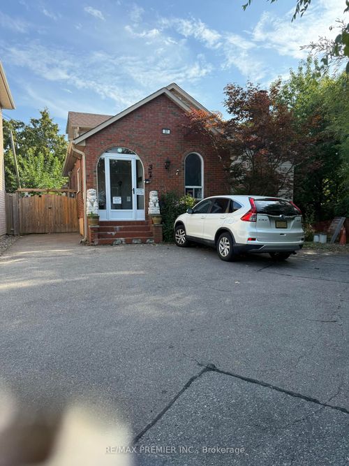 37 Dee Ave, North York, ON, M9N1S8 | Card Image