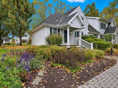 11-11 Augusta Cir, Moodus, CT, 06469-1177 | Card Image