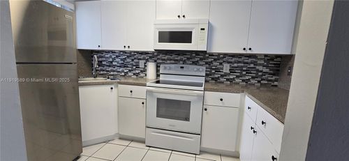 apt-201-2630 W 76th St, Hialeah, FL, 33016-5652 | Card Image