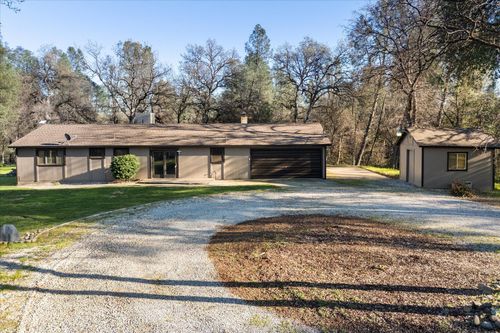 8003 Narrows Ln, Redding, CA, 96001-9522 | Card Image