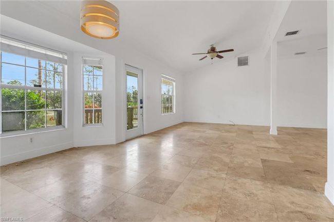 Living/Dining Area | Image 12