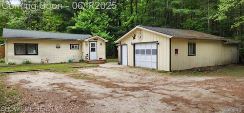 3820 Abbottsford Road, Clyde Township, MI, 48060 | Card Image