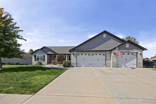 1015 Kankakee Trl, Mascoutah, IL, 62258-1642 | Card Image