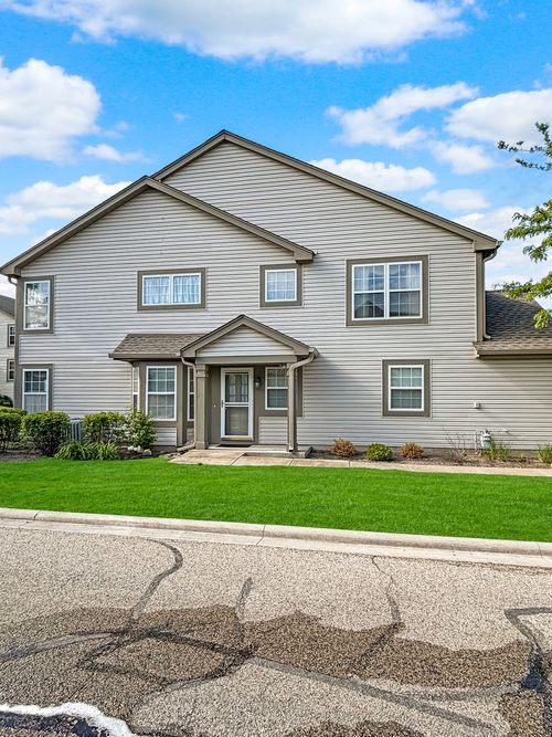 817 Blue Spruce Ct, Lindenhurst, IL, 60046-4912 | Card Image
