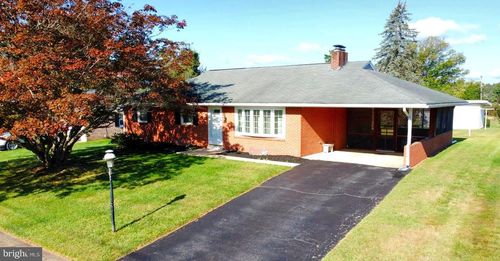 210 S 5th St, MOUNT WOLF, PA, 17347-6743 | Card Image