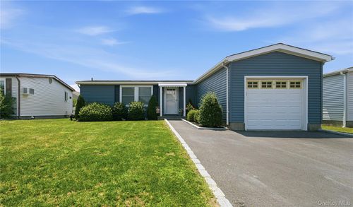 35 Village Cir, Manorville, NY, 11949-9649 | Card Image