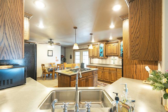 Guest home/shop features | Image 12
