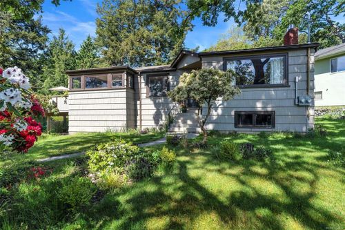 3580 Doncaster Dr, Victoria, BC, V8P3W3 | Card Image