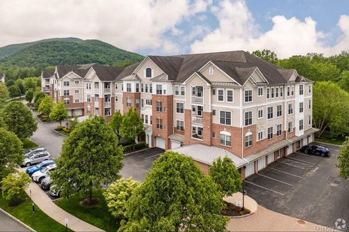 802-811 Regency Dr, Fishkill, NY, 12524-4942 | Card Image