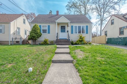 8 Fitzsimmons Ave, Middlesex, NJ, 08846-1661 | Card Image