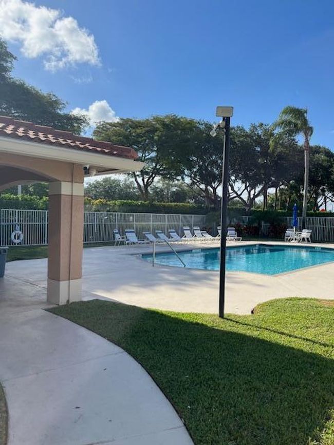 9826 Kamena Cir, Condo with 3 bedrooms, 3 bathrooms and null parking in Boynton Beach FL | Image 30