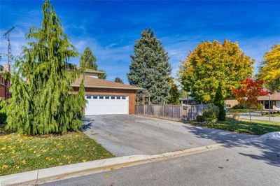 5039 Stenzel Crt, House other with 6 bedrooms, 2 bathrooms and 6 parking in Beamsville ON | Image 1