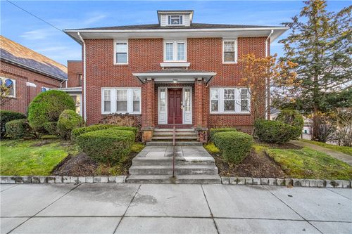 3252 Post Rd, Warwick, RI, 02886-7131 | Card Image