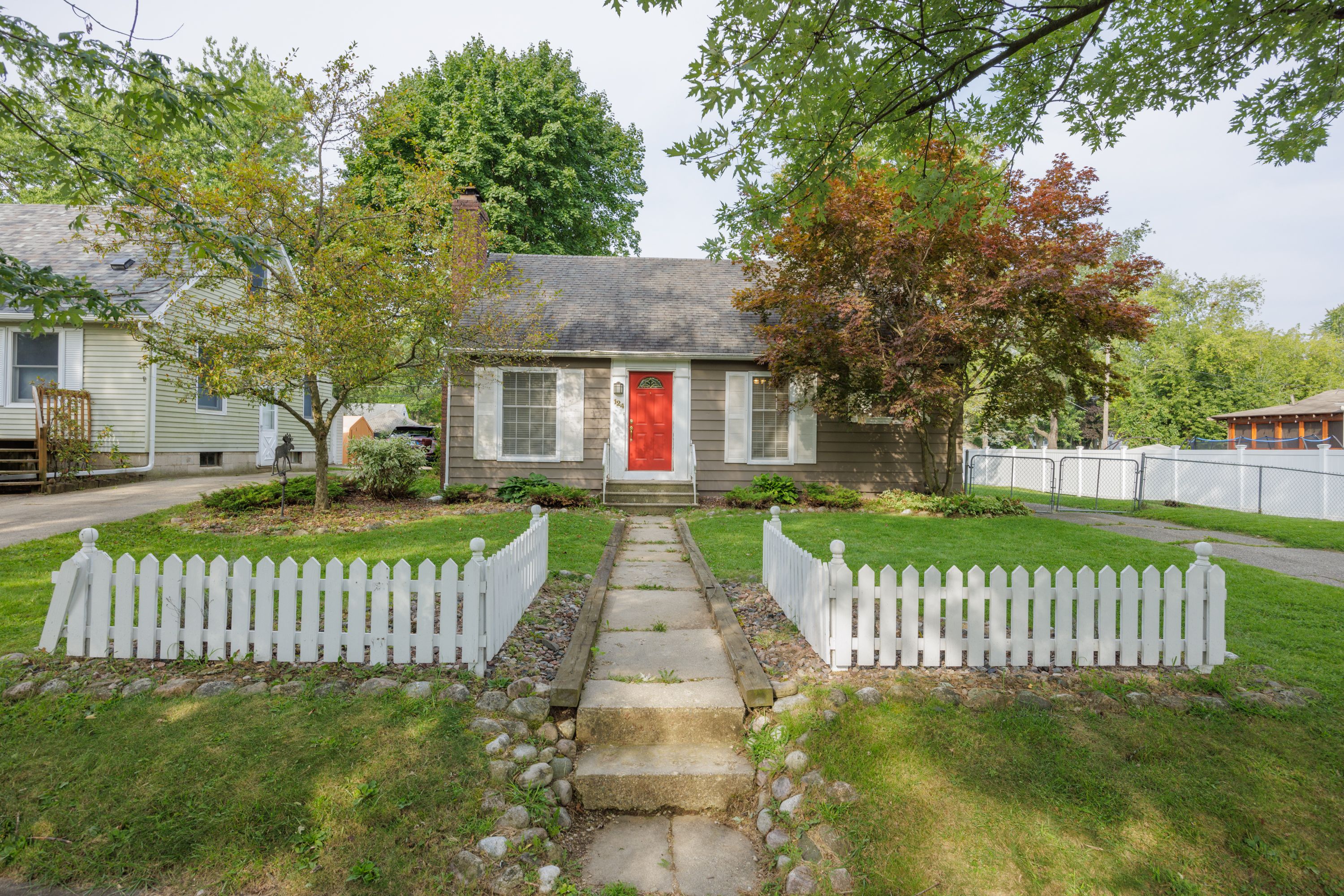 Ascot Ave, Waterford, MI 48328