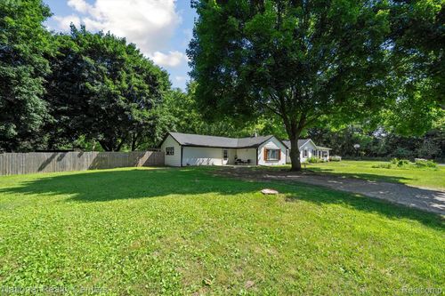 4714 Monterey Ave, Clarkston, MI, 48348-3550 | Card Image