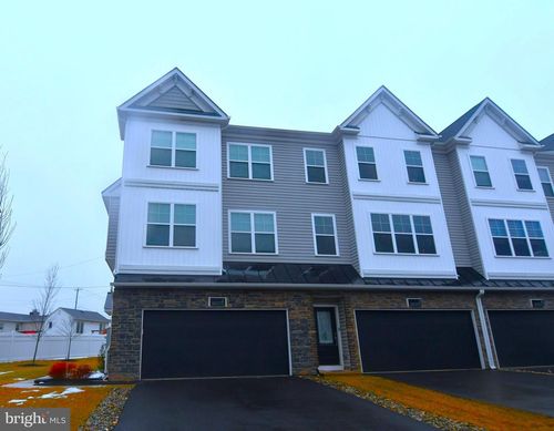 2 Warren Dr, CHALFONT, PA, 18914-3413 | Card Image