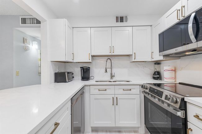 590 Normandy M, Condo with 2 bedrooms, 2 bathrooms and null parking in Delray Beach FL | Image 9