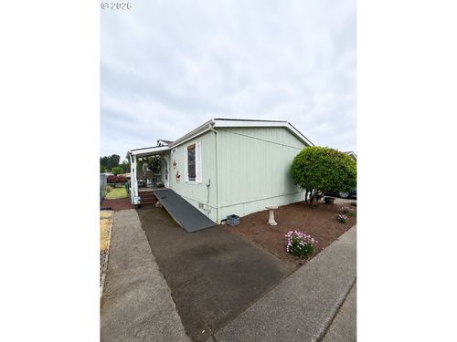 22-10400 Se Cook Ct, Milwaukie, OR, 97222-1539 | Card Image