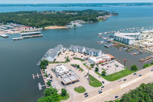 unit-c202-168 Lake Point Blvd, Montgomery, TX, 77356-3695 | Card Image