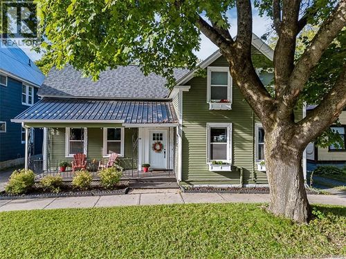 576 Charlotte St, Fredericton, NB, E3B1M2 | Card Image