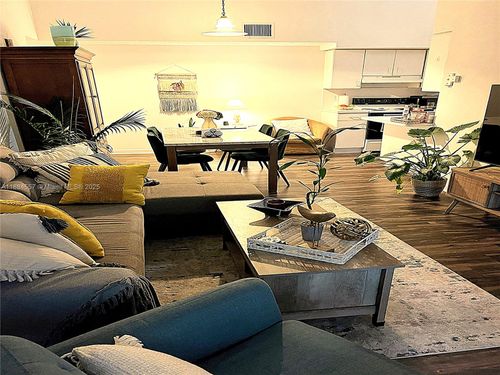 apt-203-3211 Sabal Palm Mnr, Hollywood, FL, 33024-9015 | Card Image