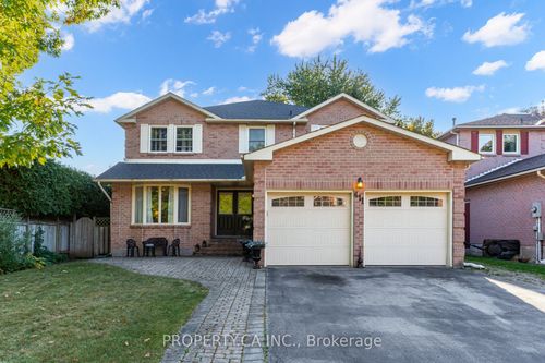 411 Freeman Cres, House with 4 bedrooms, 3 bathrooms and 4 parking in Oakville ON | Card Image