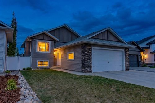 5 Henderson Cres, Penhold, AB, T0M1R0 | Card Image