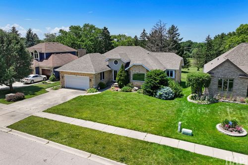 612 Edelweiss Dr, Antioch, IL, 60002-2121 | Card Image