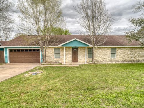834 Country Club Dr, La Grange, TX, 78945-5123 | Card Image