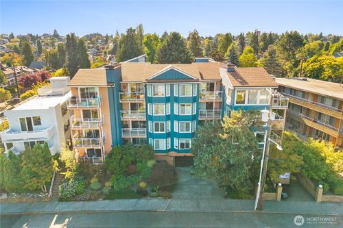 304-7111 Linden Ave N, Seattle, WA, 98103-5168 | Card Image
