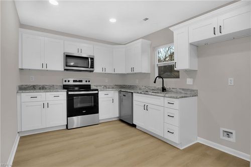 16209 Smithfield Heights Dr, Smithfield, VA, 23430-7057 | Card Image