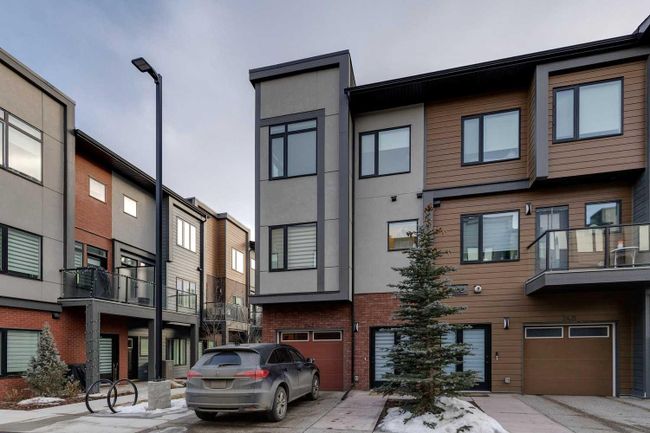 243 Greenbriar Common Nw, Home with 3 bedrooms, 2 bathrooms and 2 parking in Calgary AB | Image 3