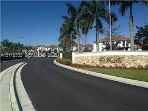 9764 Nw 10th Ter, Miami, FL, 33172-5739 | Card Image