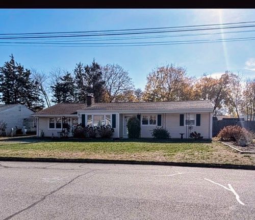 52 Inez Ave, Warwick, RI, 02886-7918 | Card Image