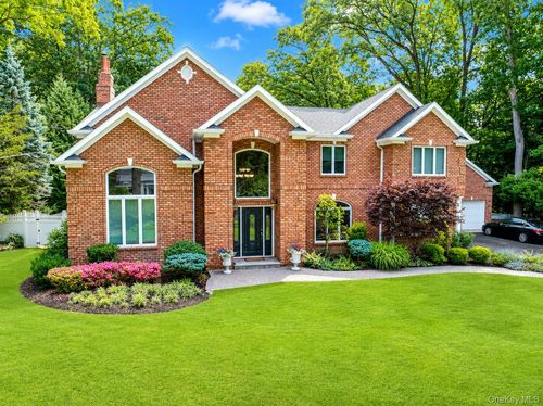 10 Winter Lane, Huntington, NY, 11746 | Card Image