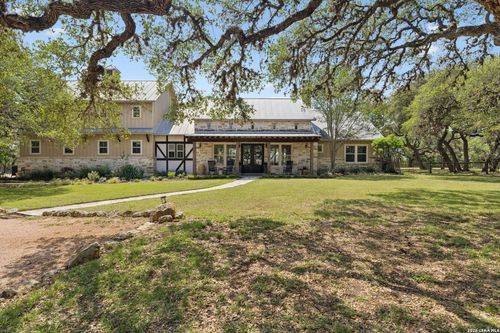 555 Prado Xing, Boerne, TX, 78006-8260 | Card Image