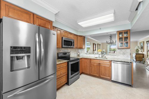 502-7076 Huntington Ln, Delray Beach, FL, 33446-2506 | Card Image