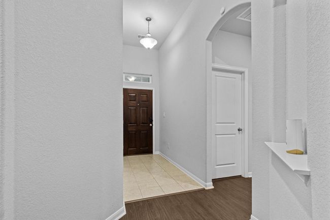 Entrance foyer featuring arched walkways | Image 6