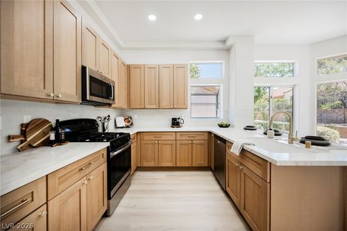 10017 Bundella Dr, Las Vegas, NV, 89134-7577 | Card Image