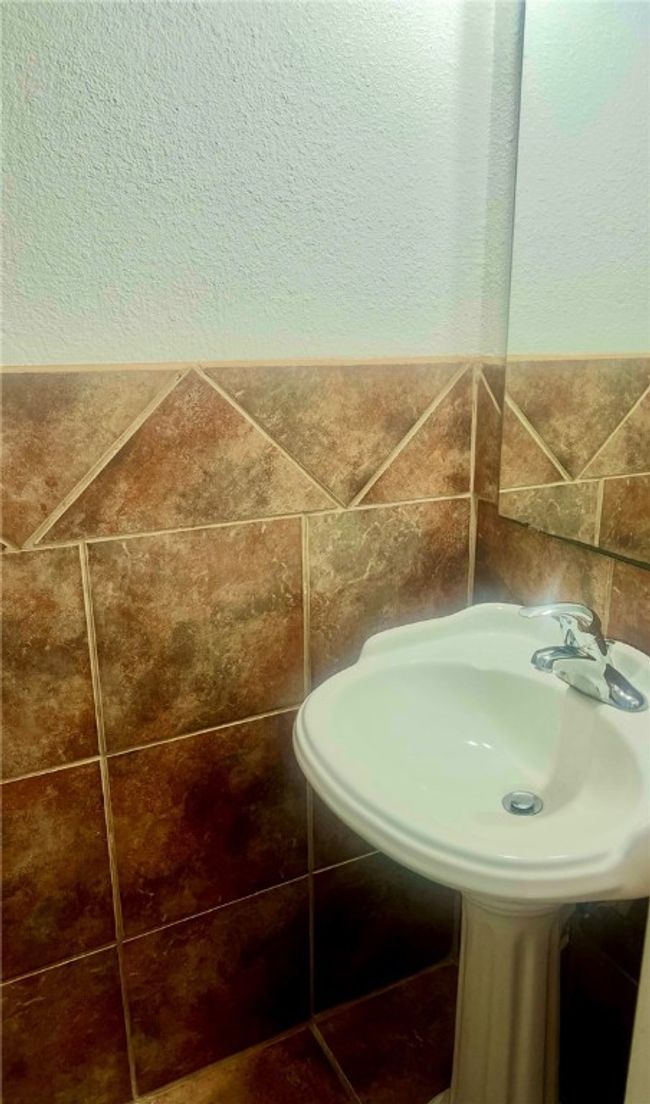APT-404 - 4141 Whiteley Dr, Townhouse with 1 bedrooms, 2 bathrooms and 1 parking in Corpus Christi TX | Image 11