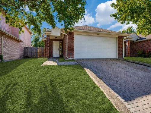 571 Majestic Park Ln, Cedar Hill, TX, 75104-1763 | Card Image