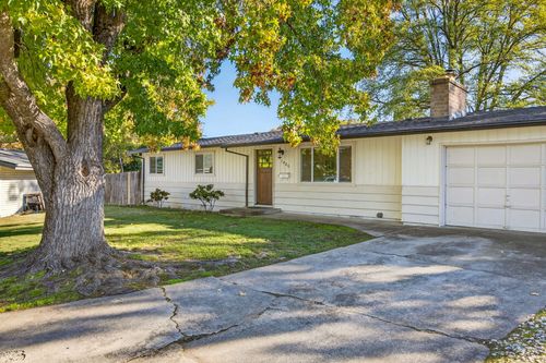 1400 Avocado Ln, Medford, OR, 97504-5534 | Card Image