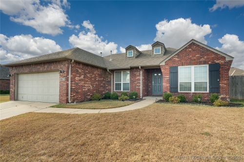 1015 Midway Road, Claremore, OK, 74019 | Card Image