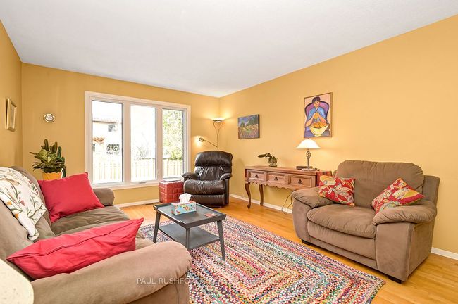 6106 Forestglen Cres, House other with 3 bedrooms, 3 bathrooms and 4 parking in Orleans ON | Image 10