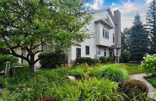 3152 Richmond Rd, Beachwood, OH, 44122-3250 | Card Image