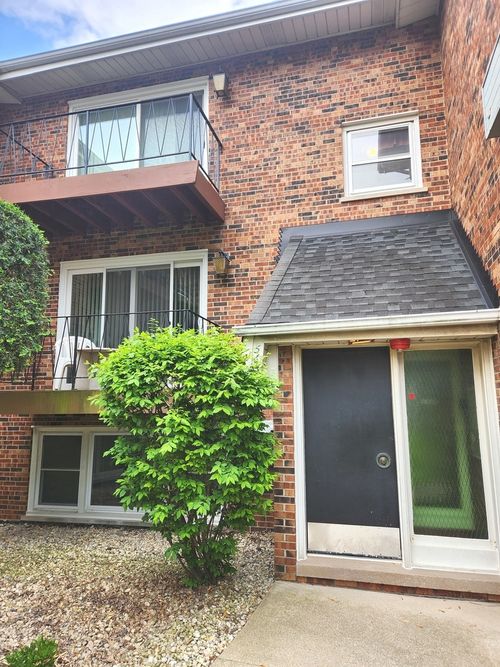 2c-5631 6th Ave, Countryside, IL, 60525-7253 | Card Image