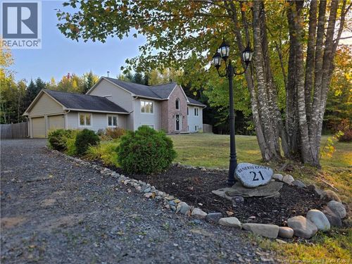 21 Benerin Crt, Lincoln, NB, E3B0J6 | Card Image